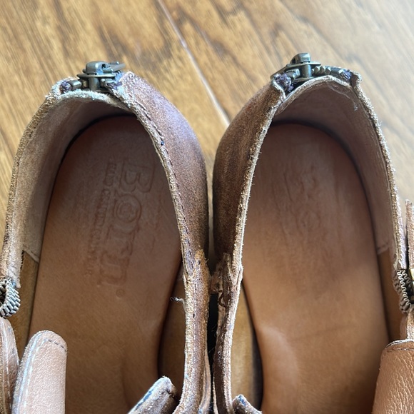 Size 7 Brown Born suede bootie with zipper back - Picture 5 of 6
